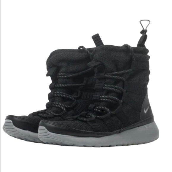 NIKE Women's Roshe One High SneakerBoot - Picture 3 of 6